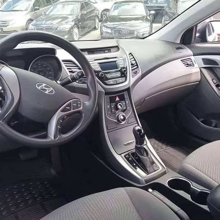 Hyundai Elantra view 4