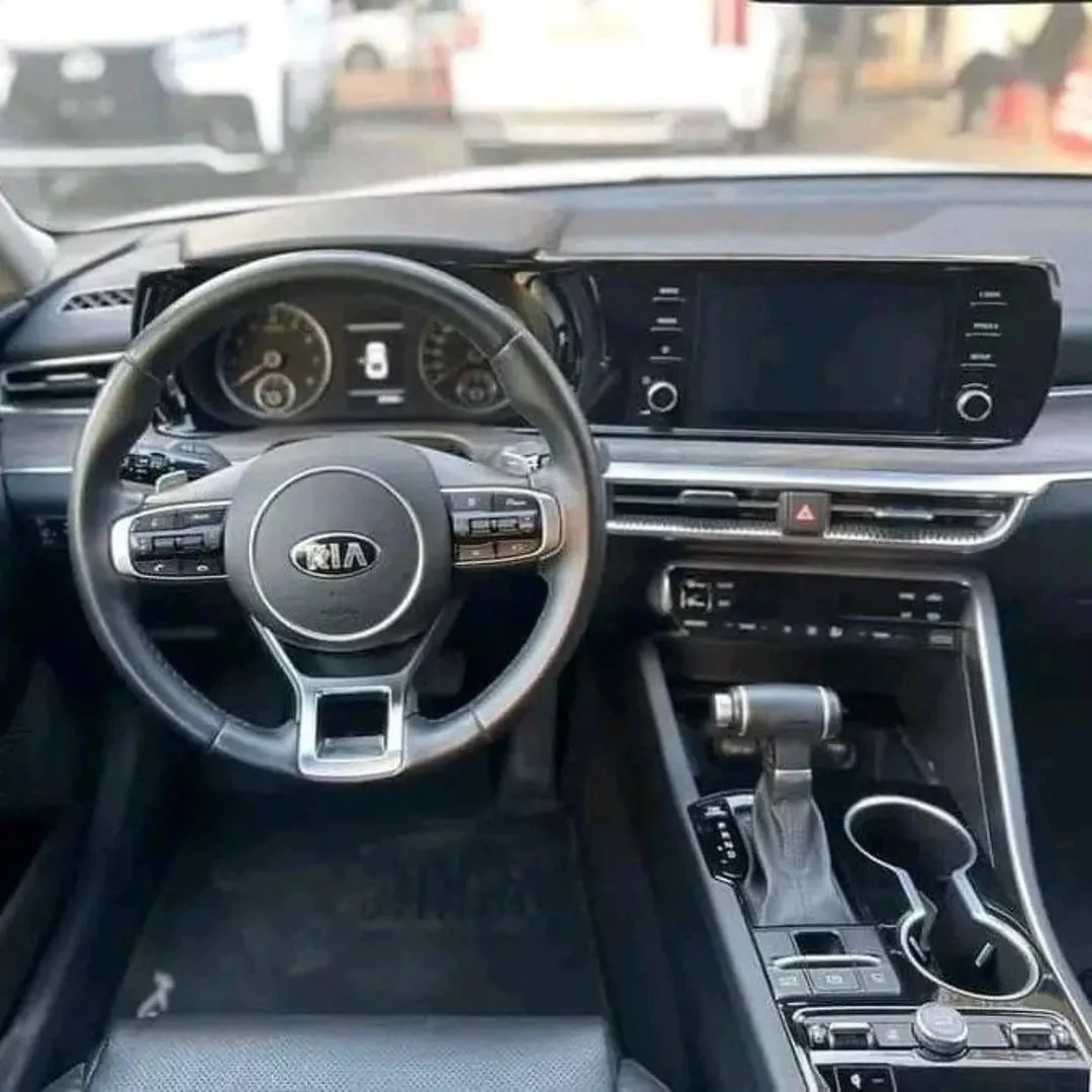 Kia K5 view 4