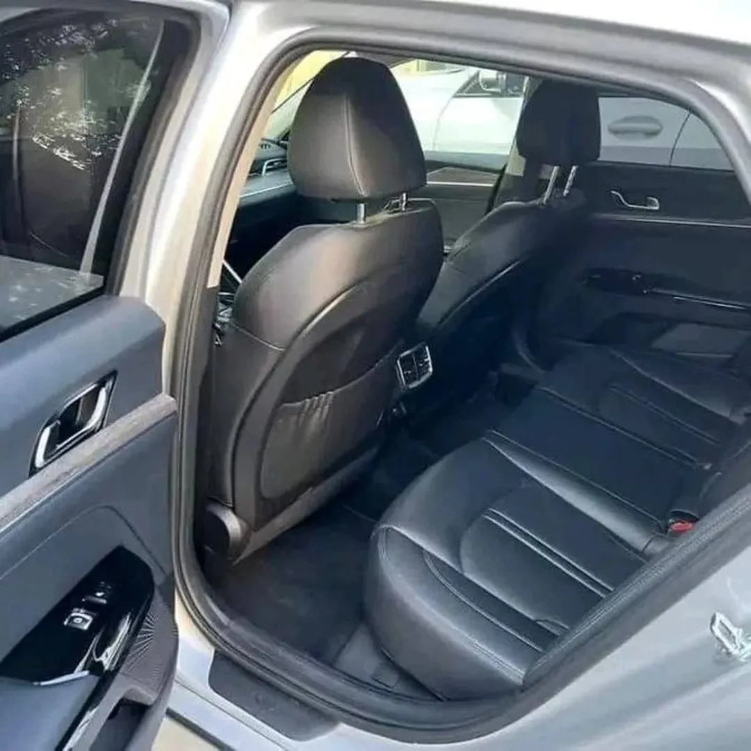 Kia K5 view 3