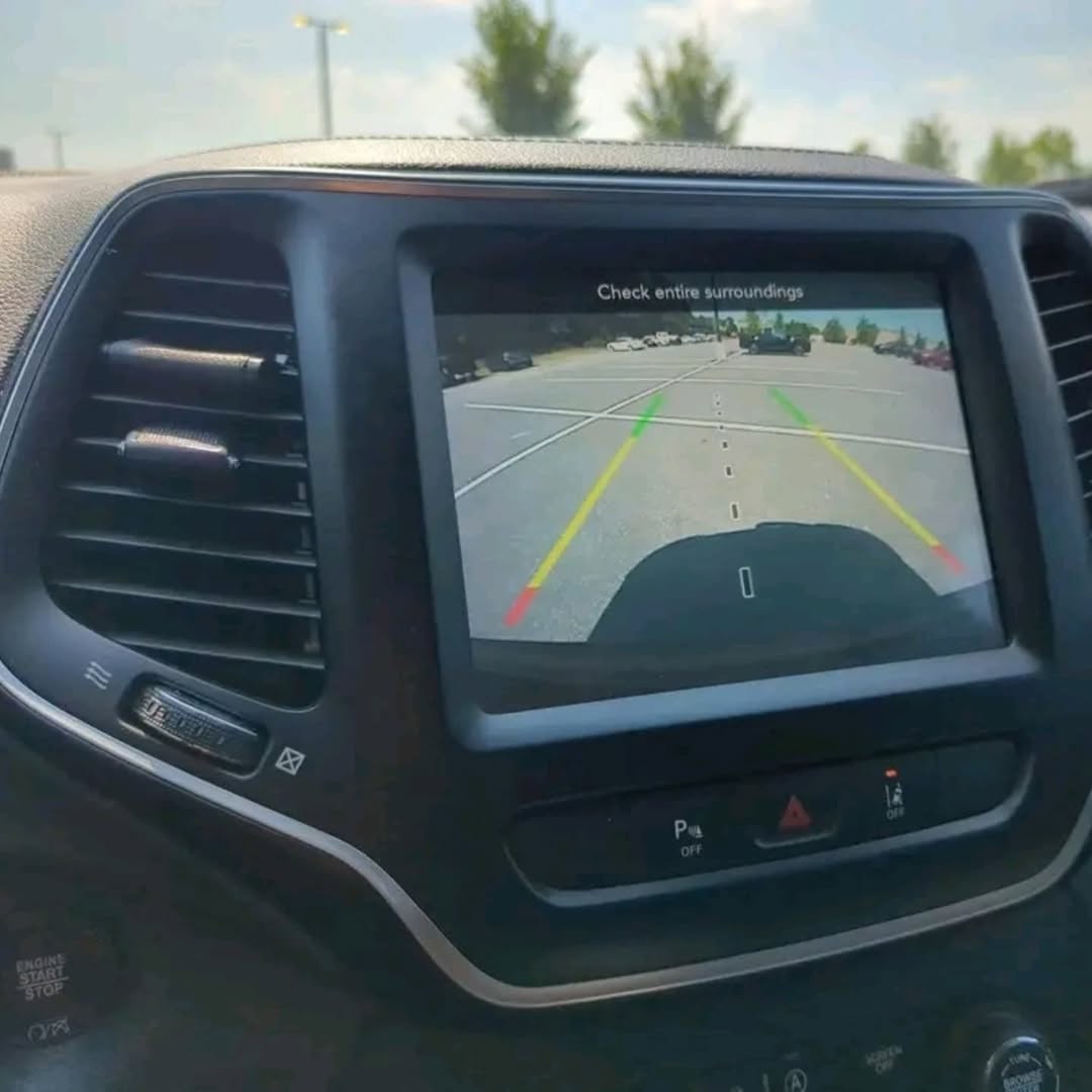 Jeep Cherokee Latitude Lux FWD view 4