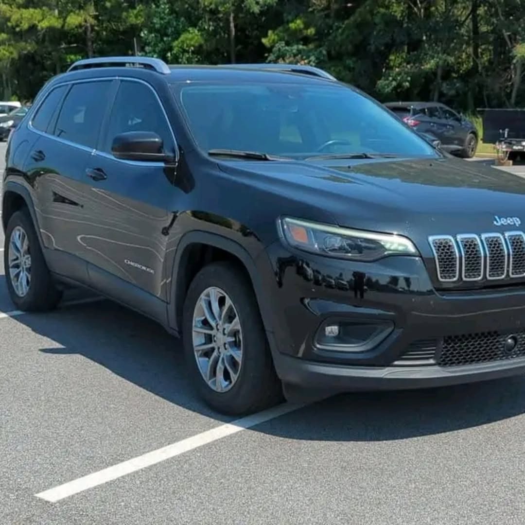 Jeep Cherokee Latitude Lux FWD view 6