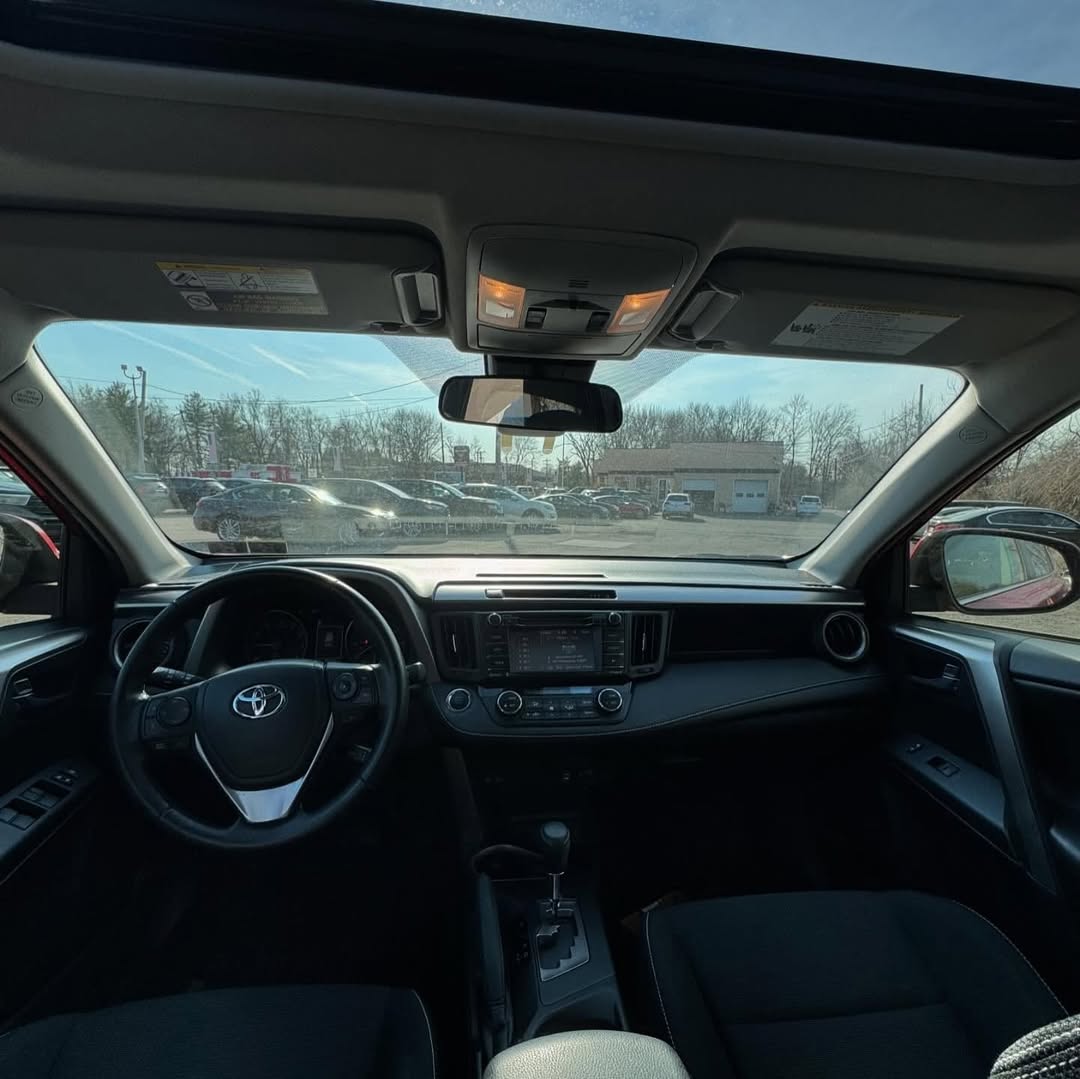 Toyota Rav4 view 3