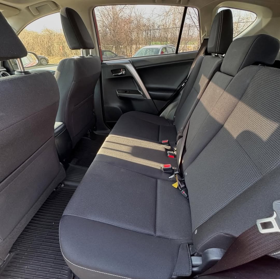 Toyota Rav4 view 4