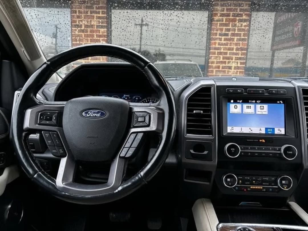Ford Expedition MAX Platinum view 6