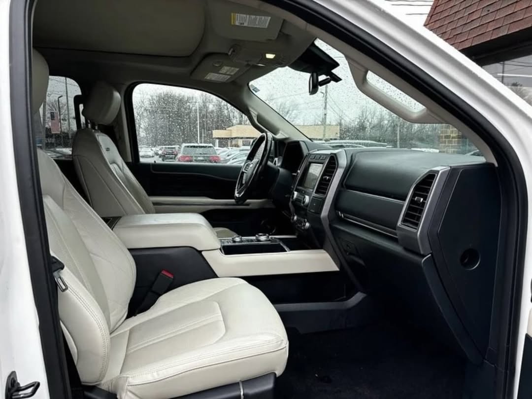 Ford Expedition MAX Platinum view 5