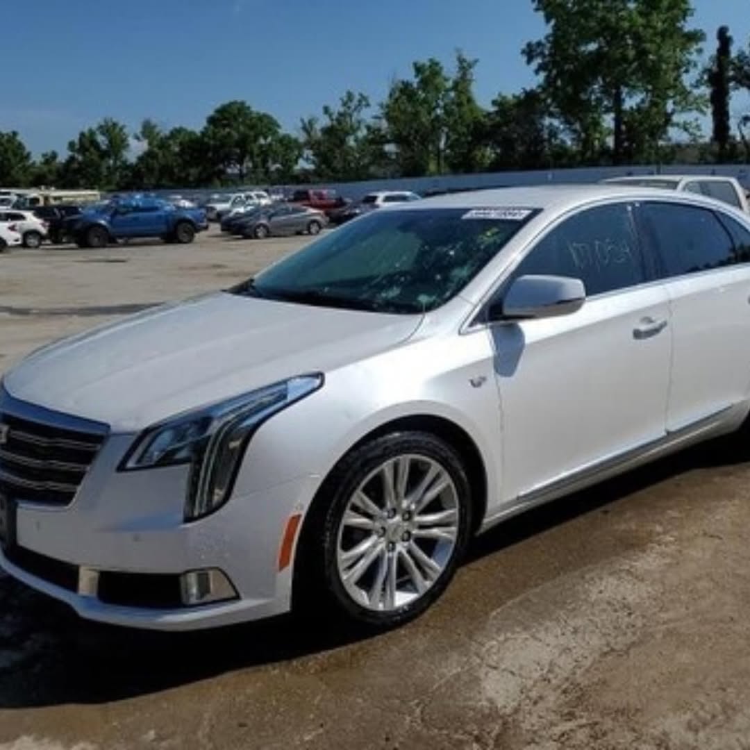 Cadillac XTS view 4