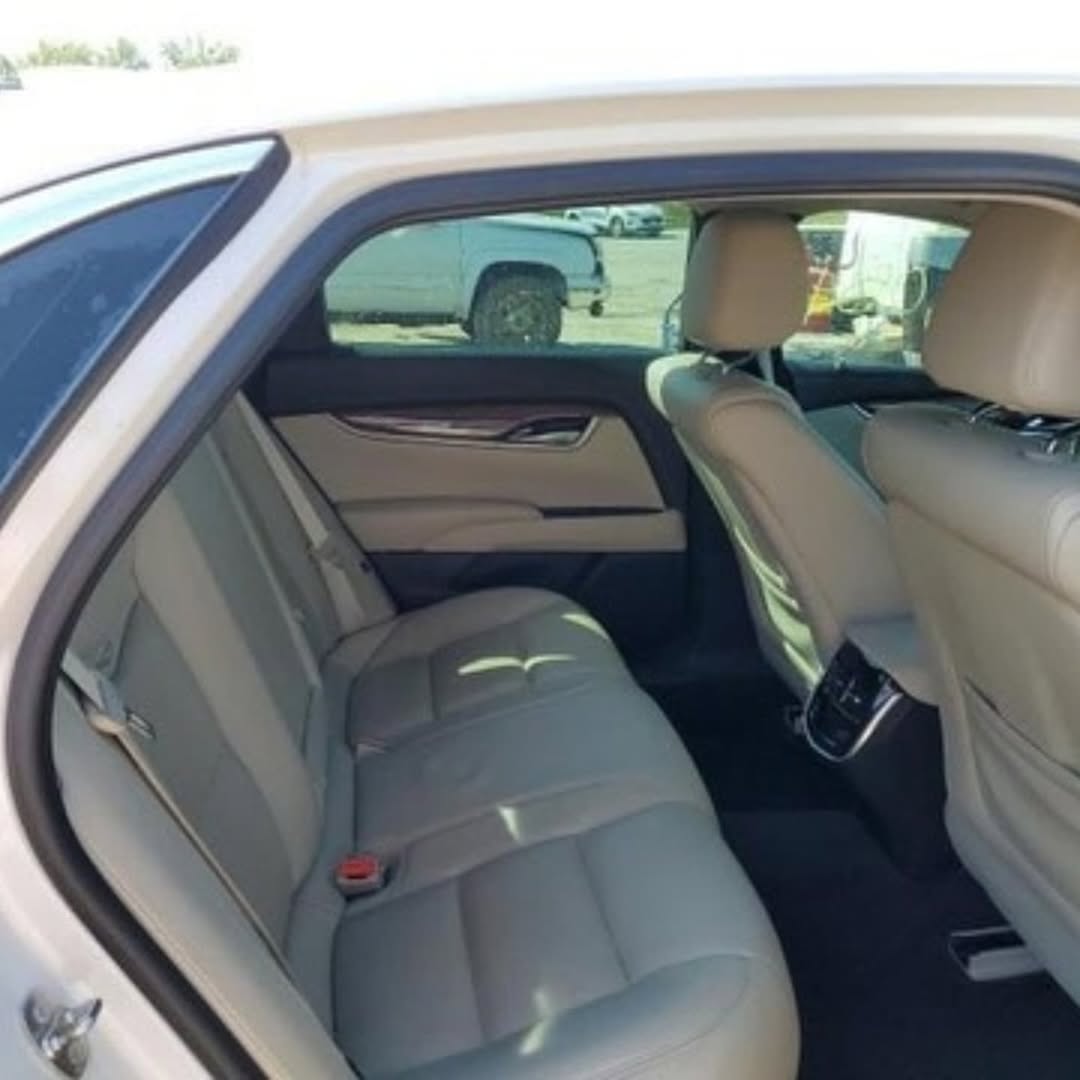 Cadillac XTS view 6