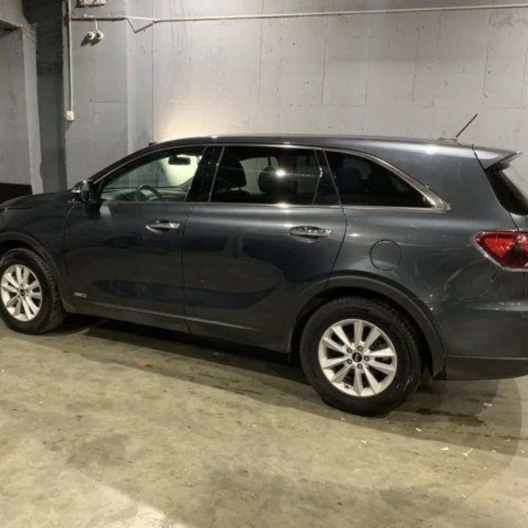 Kia Sorento LX view 3