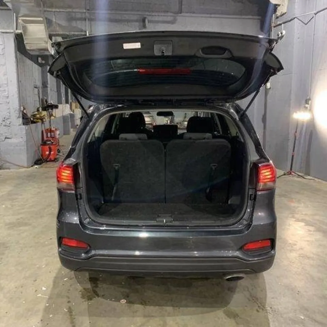 Kia Sorento LX view 5