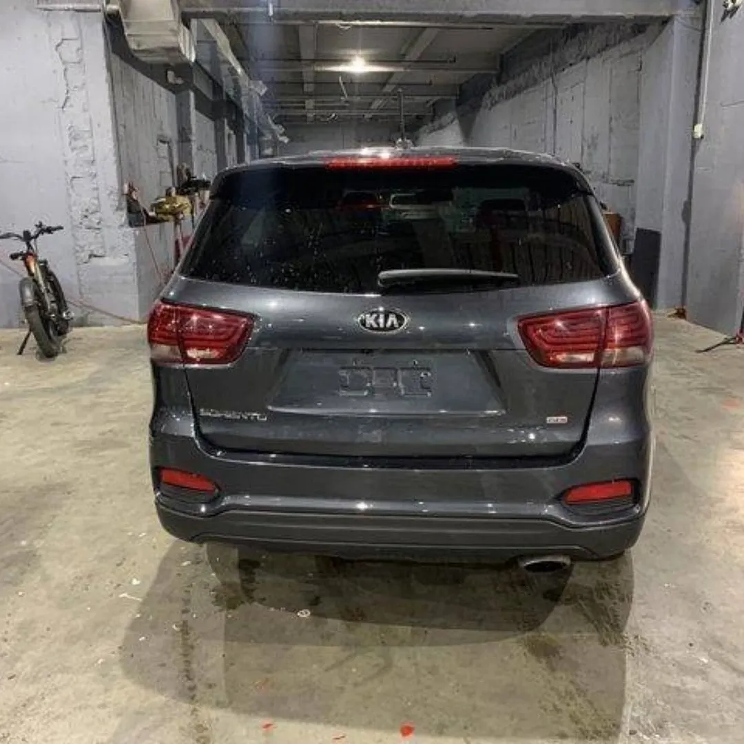 Kia Sorento LX view 6