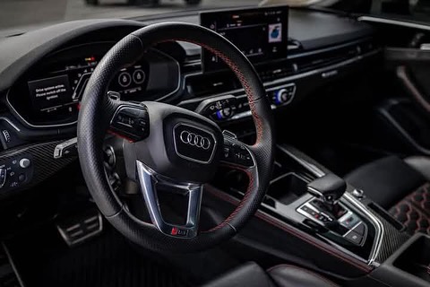 Audi Q5 view 4