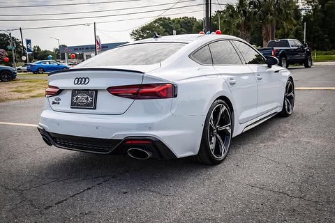 Audi Q5 view 3