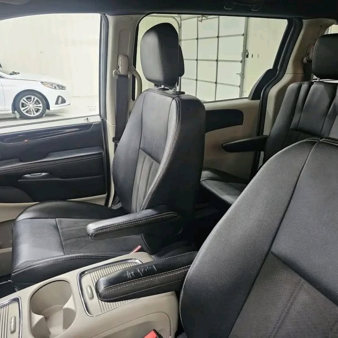 Dodge Grand Caravan SXT view 4