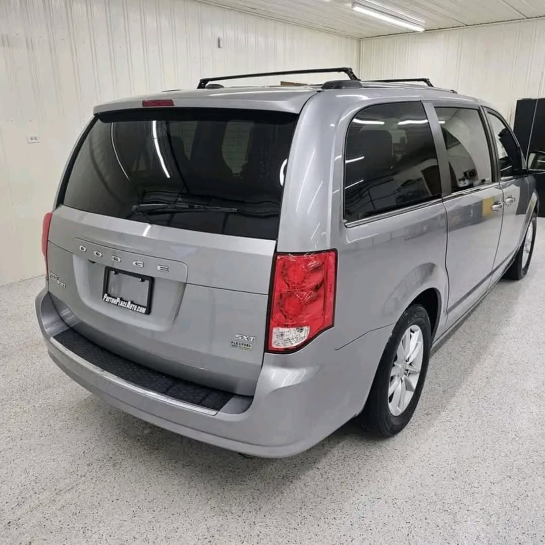 Dodge Grand Caravan SXT view 7