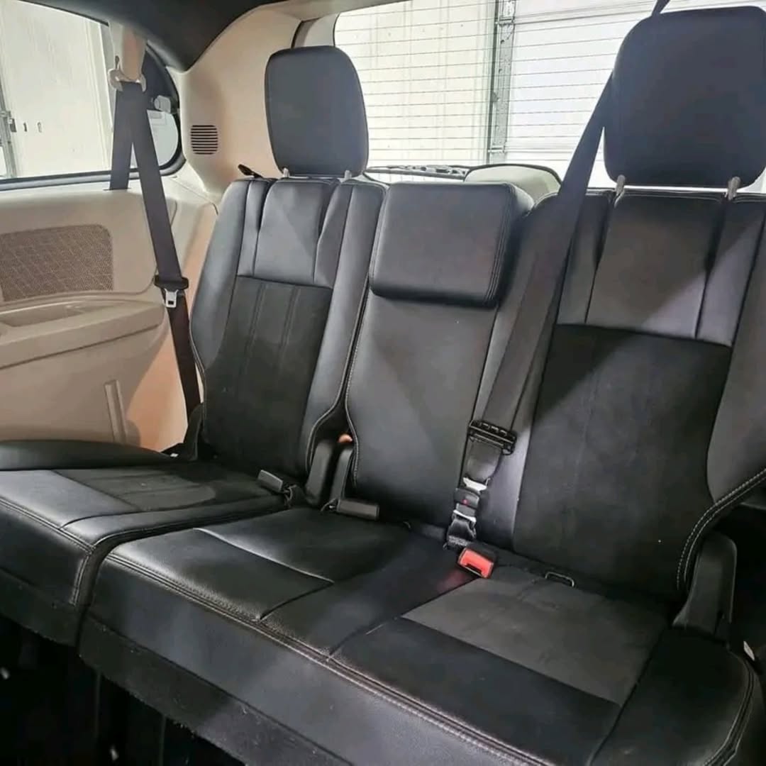 Dodge Grand Caravan SXT view 5