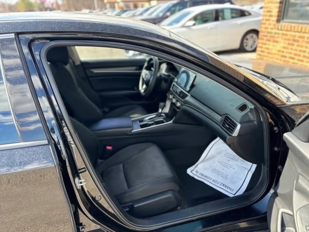 Honda Accord LX view 6
