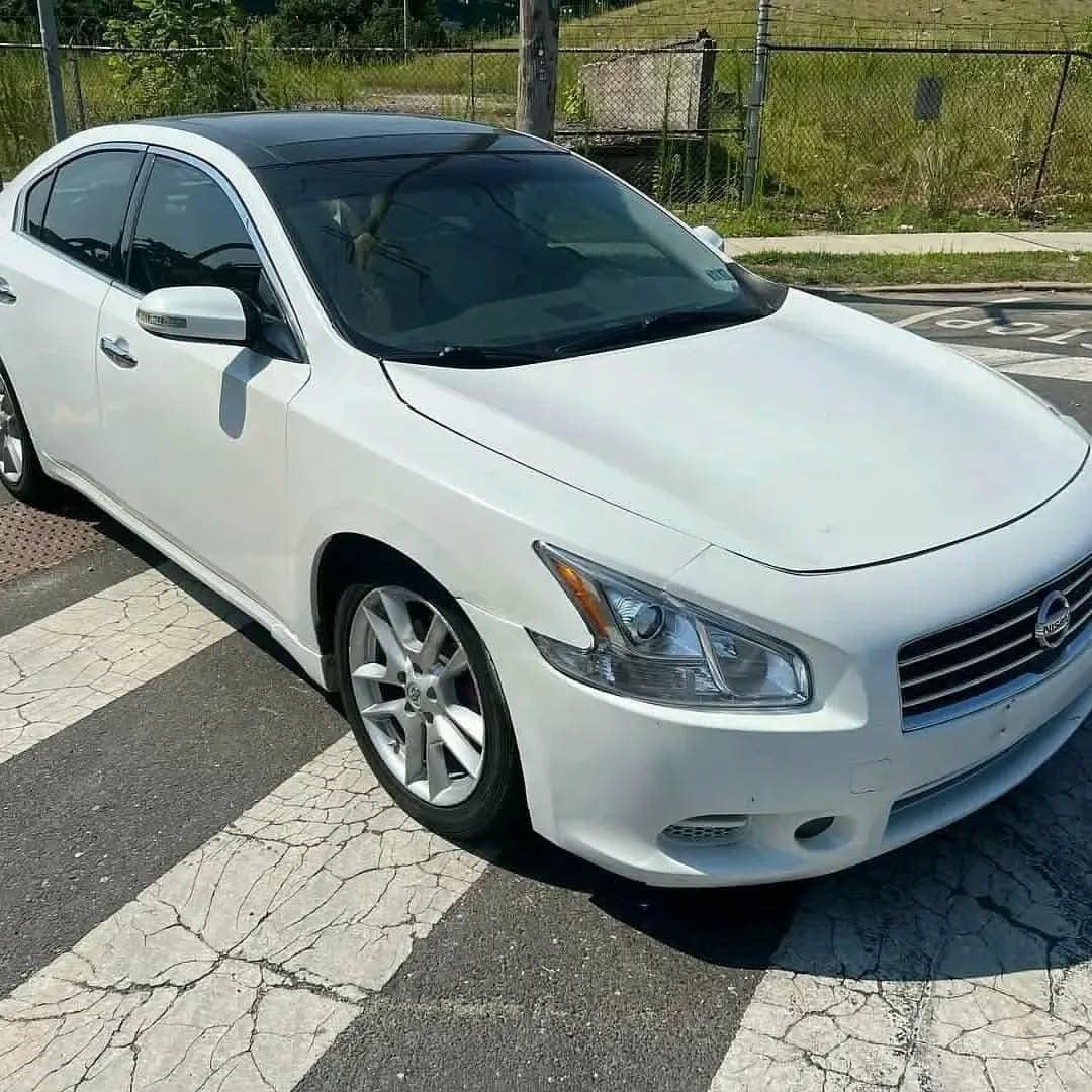 Nissans Maxima view 4