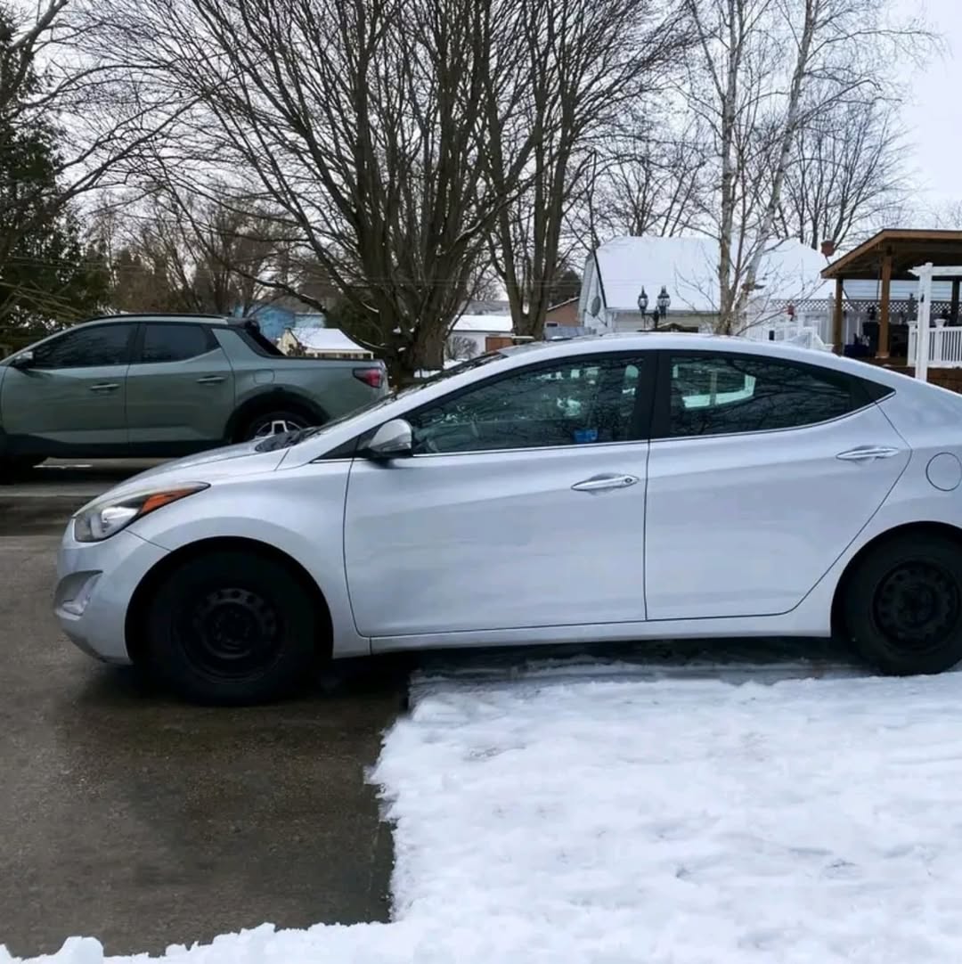 Hyundai Elantra view 4