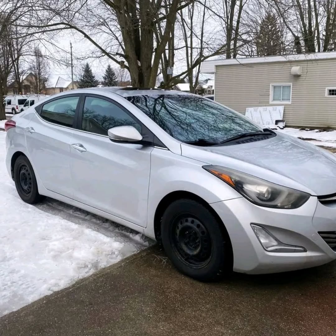 Hyundai Elantra view 2