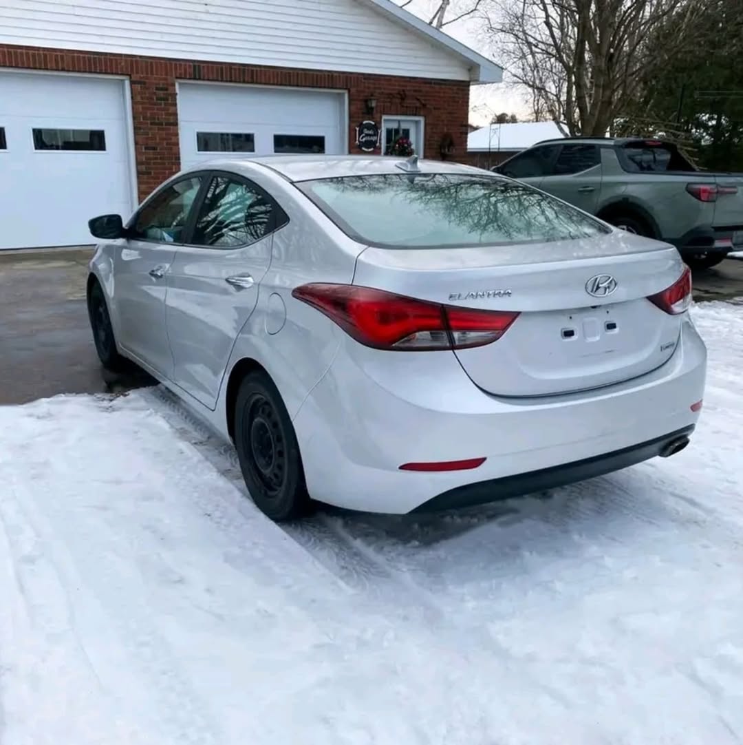 Hyundai Elantra view 8