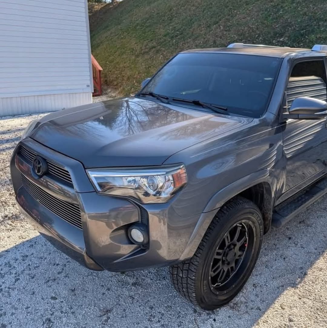 Toyota 4RUNNER SR5 view 2