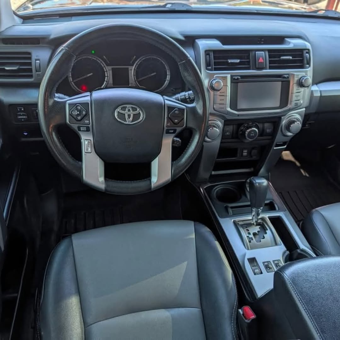 Toyota 4RUNNER SR5 view 4
