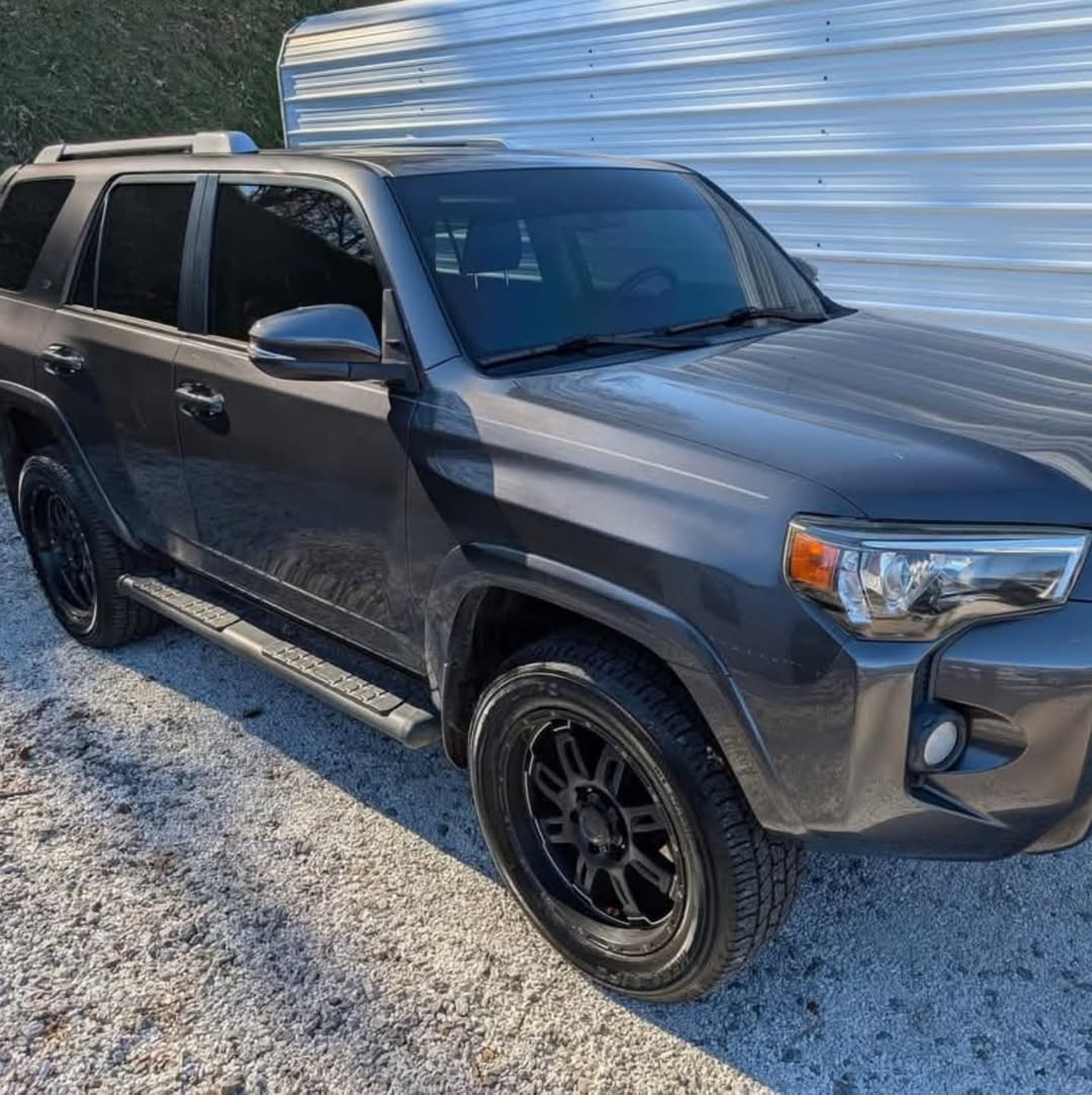 Toyota 4RUNNER SR5 view 3