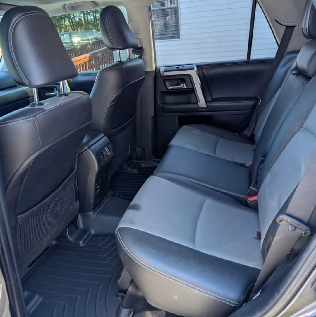 Toyota 4RUNNER SR5 view 5