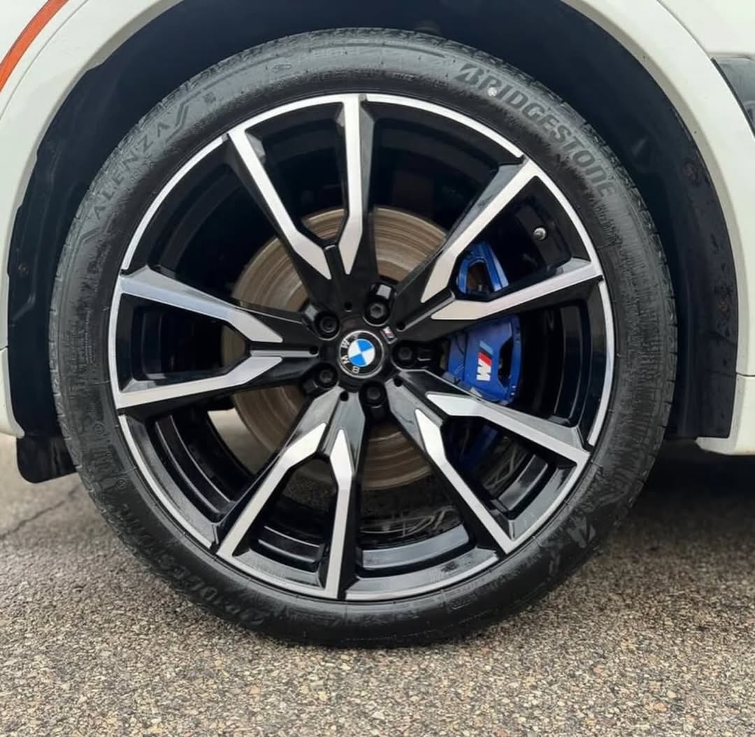 BMW X7 XDrive40i view 3
