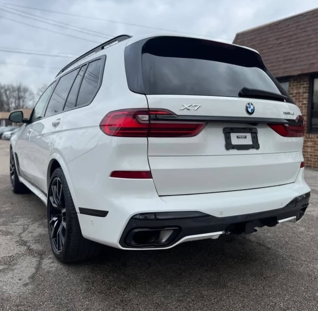 BMW X7 XDrive40i view 2
