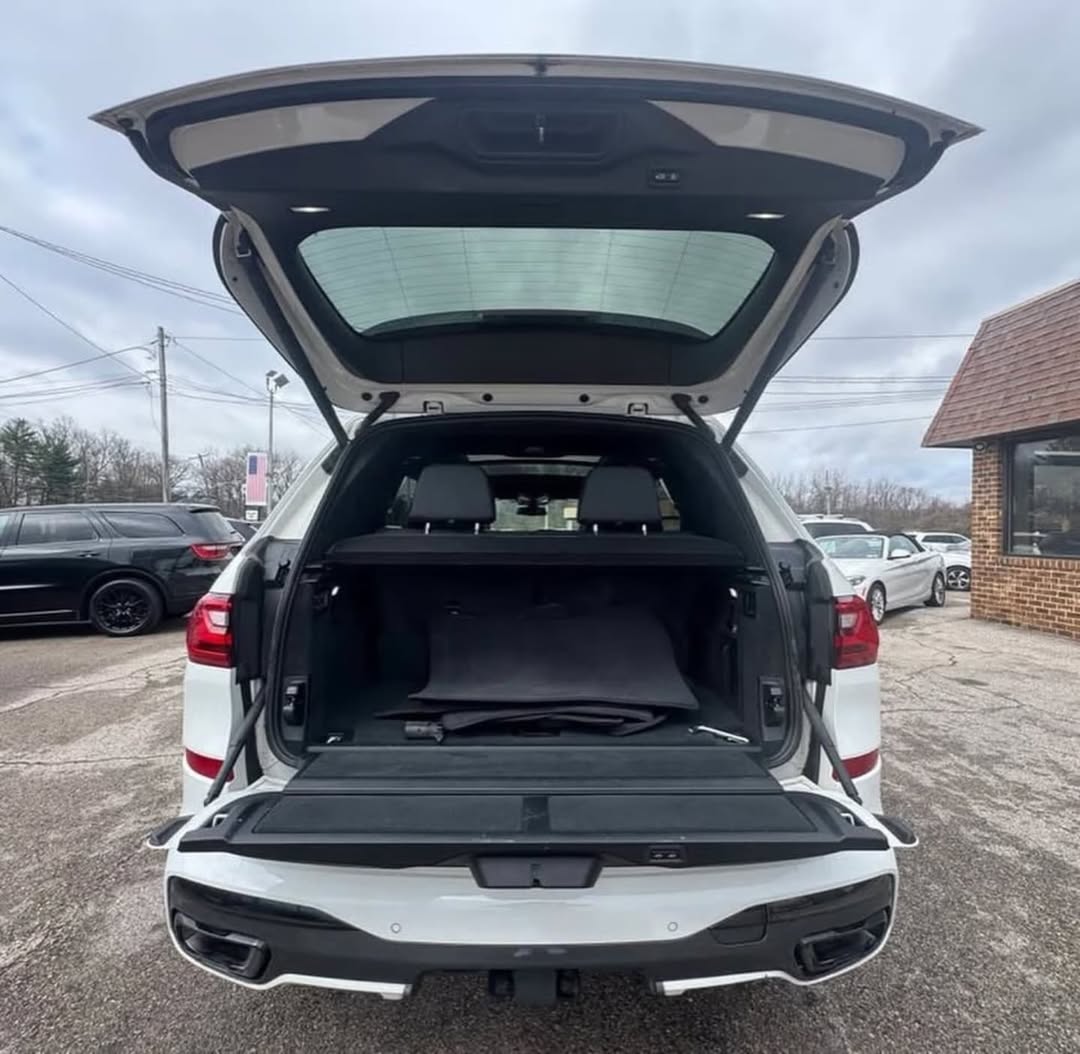 BMW X7 XDrive40i view 4