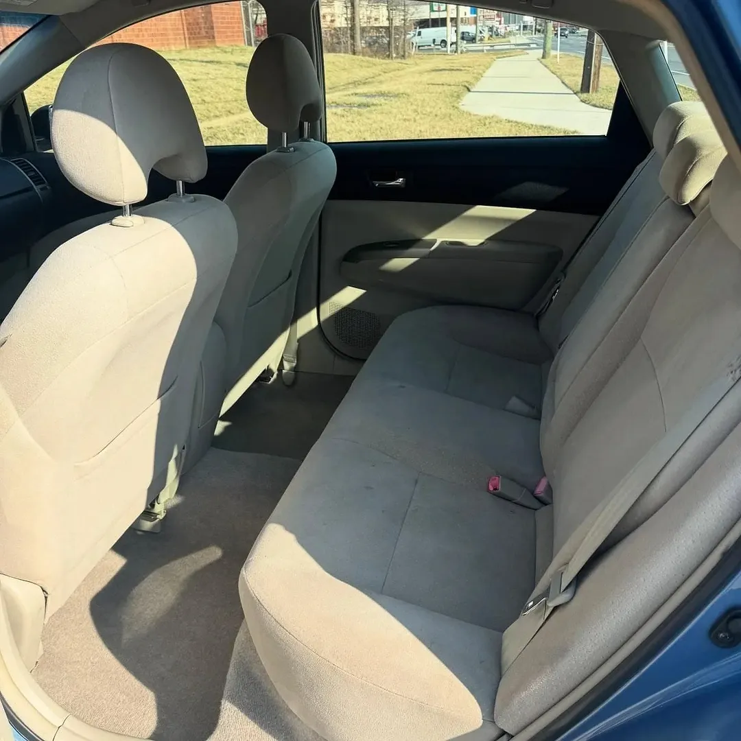 Toyota Prius view 6