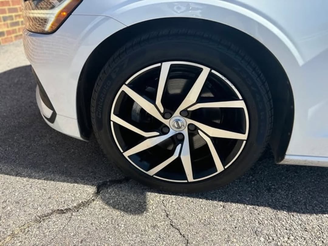 Volvo S60 T5 Momentum view 3