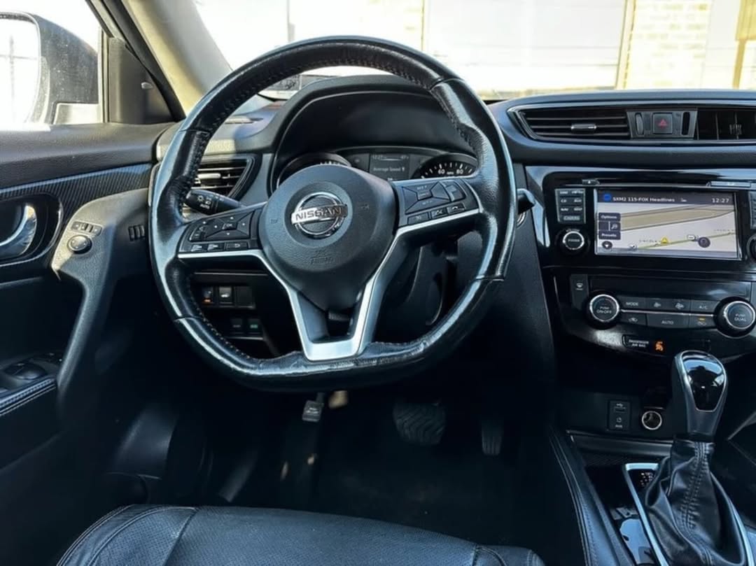 Nissan Rogue SL view 4