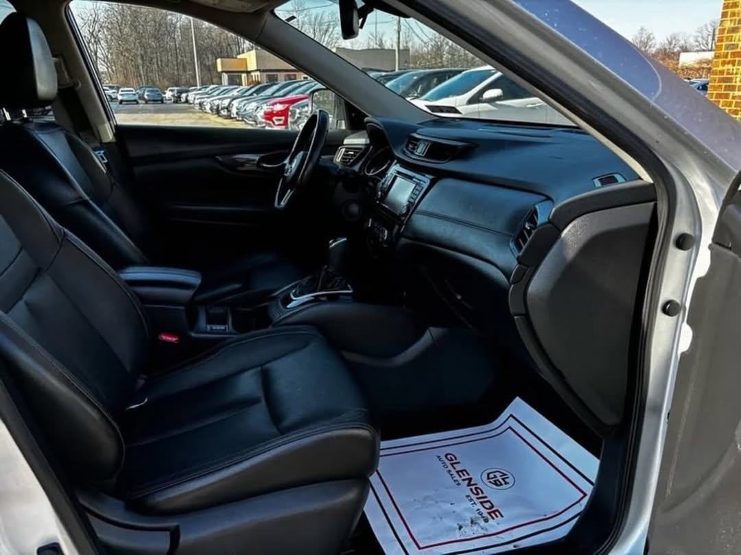 Nissan Rogue SL view 3