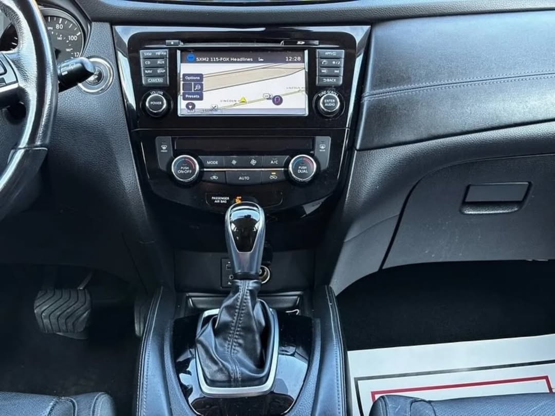 Nissan Rogue SL view 5