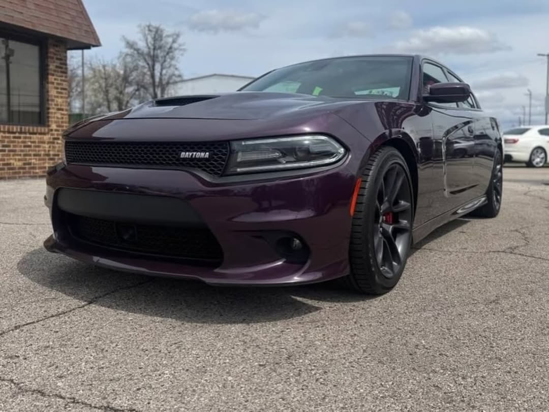 Dodge Charger R/T 4dr Sedan view 4