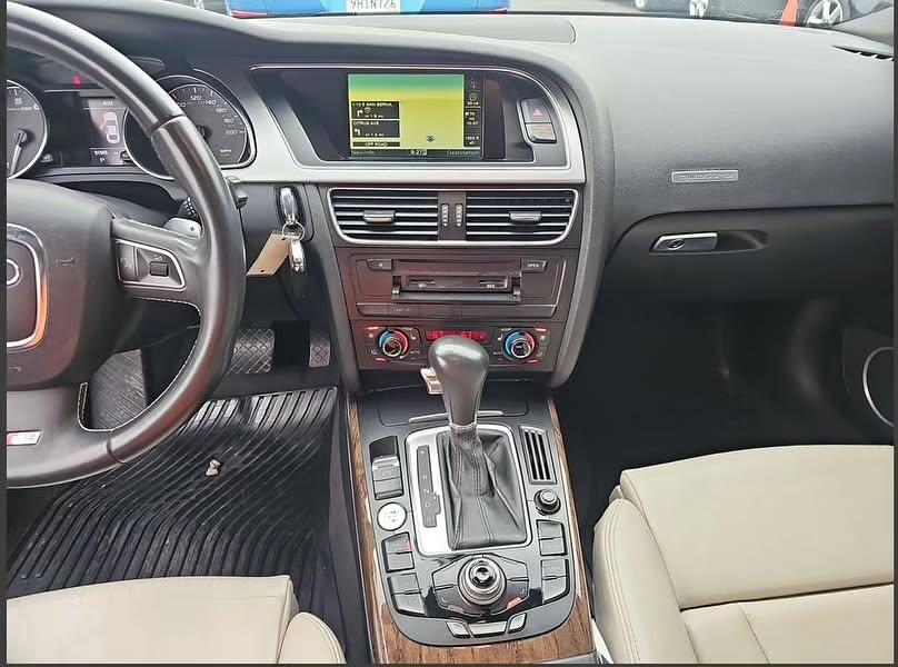 Audi S5 V8 AWD view 4