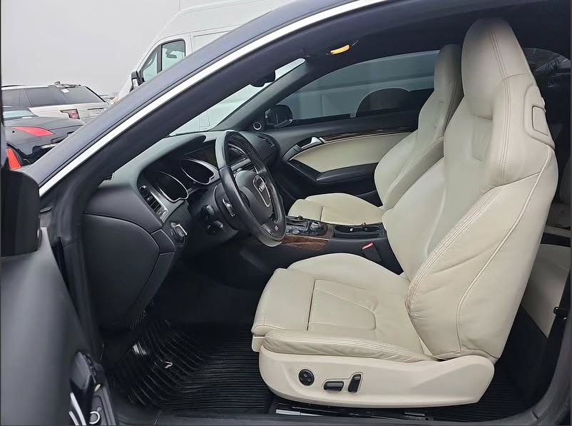 Audi S5 V8 AWD view 5