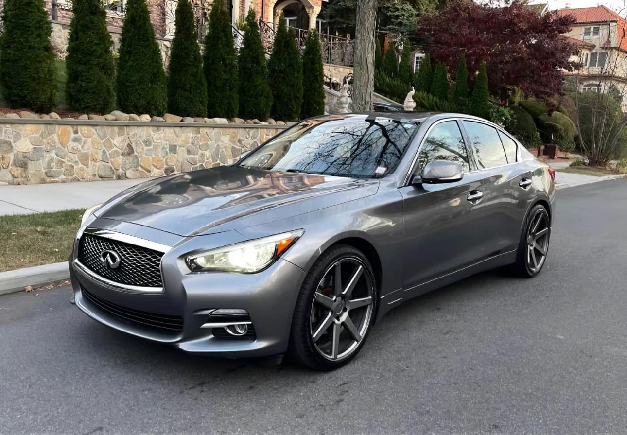 Infiniti Q50 AWD view 2