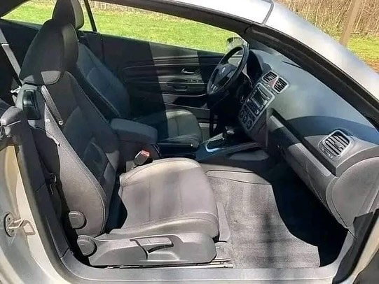 Volkswagen EOS view 4