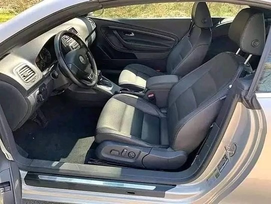 Volkswagen EOS view 2