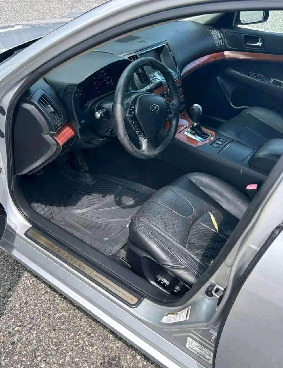 Infiniti G35x view 3