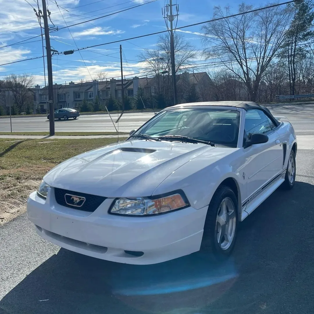 Ford Mustang Premium Convertible view 2