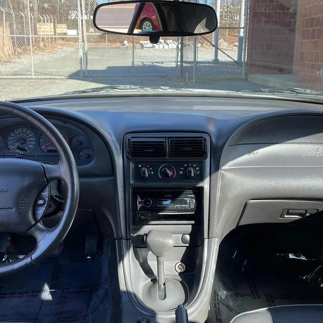 Ford Mustang Premium Convertible view 4