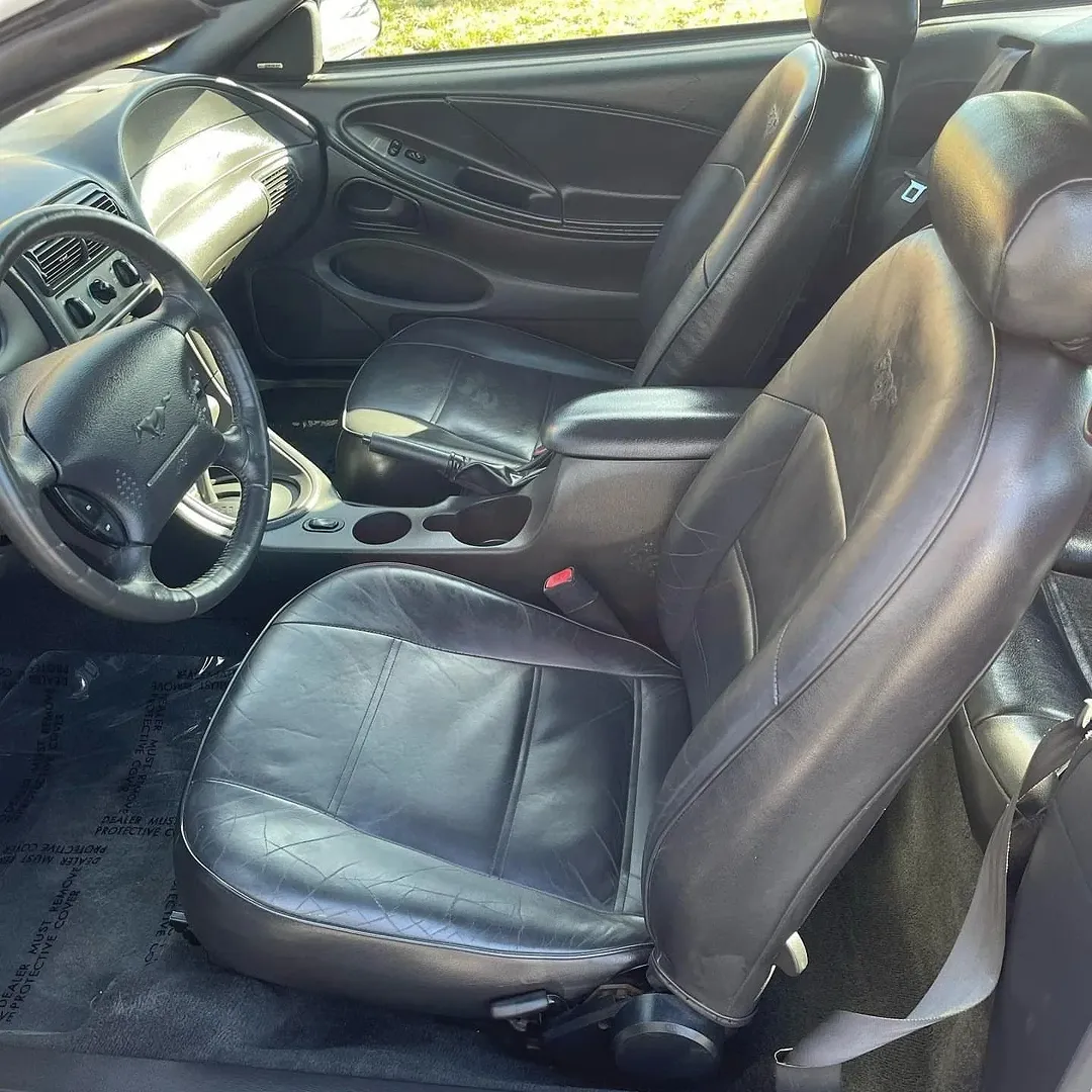 Ford Mustang Premium Convertible view 3