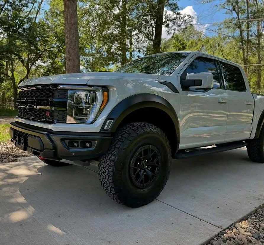 Ford Raptor R. view 4