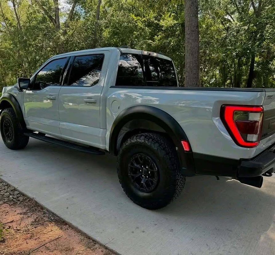 Ford Raptor R. view 2