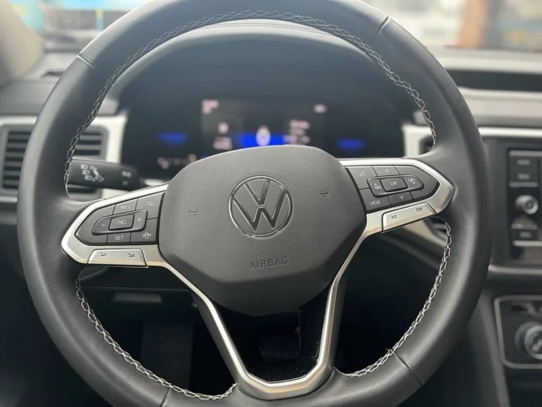 Volkswagen Atlas SE view 3