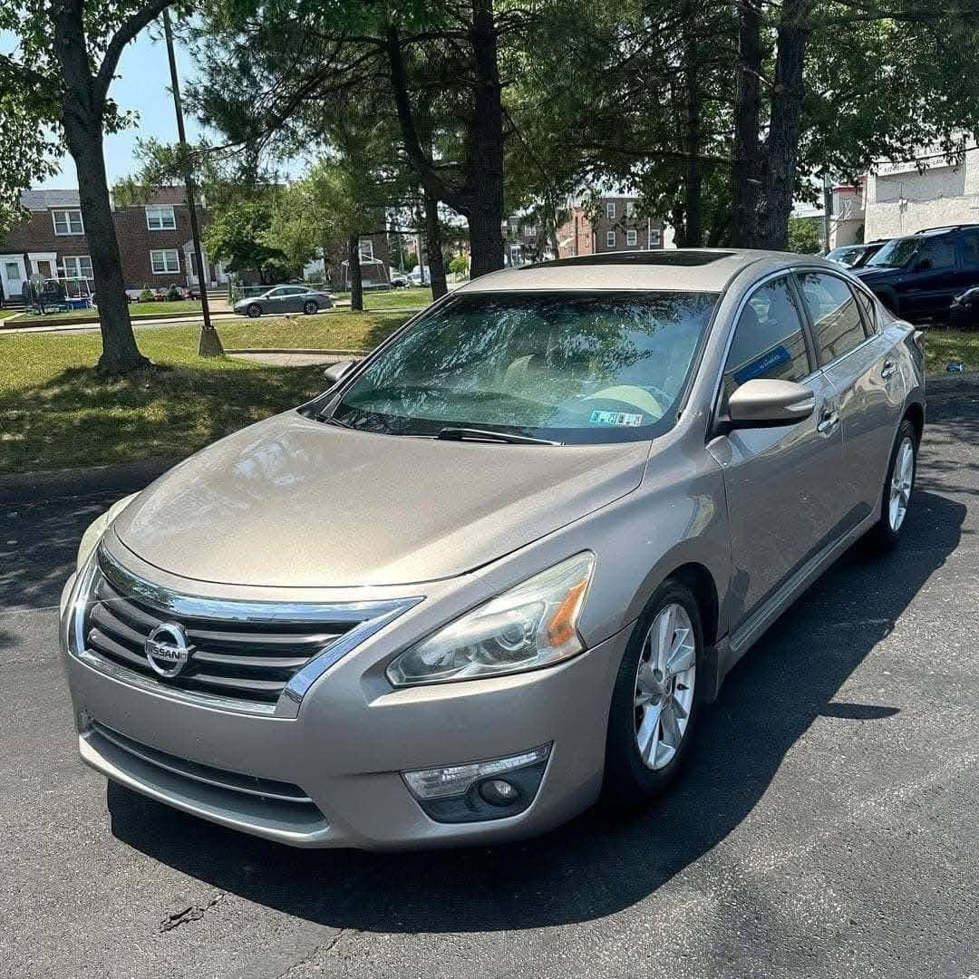 Nissans Altima view 2